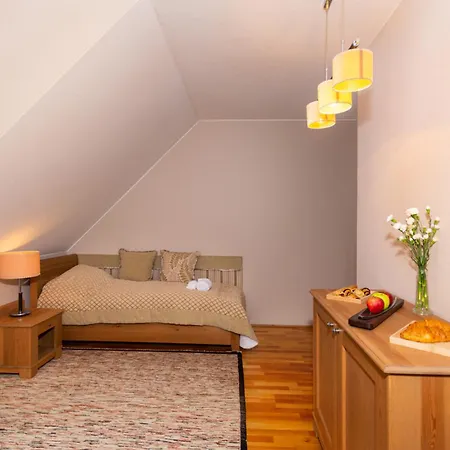 Bed & Breakfast Apatkuti Vadaszhaz *