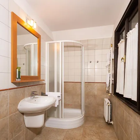 Apatkuti Vadaszhaz Bed & Breakfast